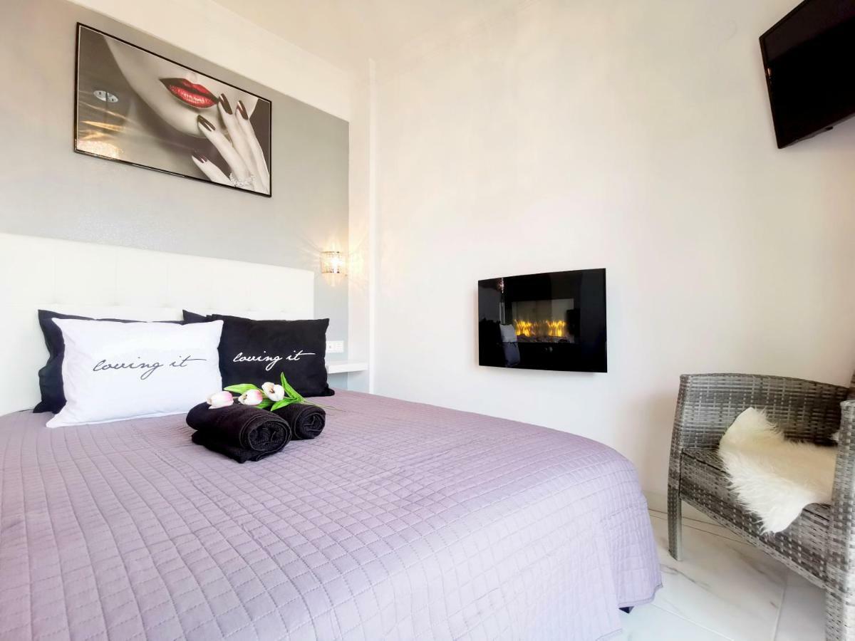 Pure Bliss Luxury Beachfront Apartment With Panoramic Sea Views, Electric Bbq, Gym Equipment And More Agia Trias Exteriör bild