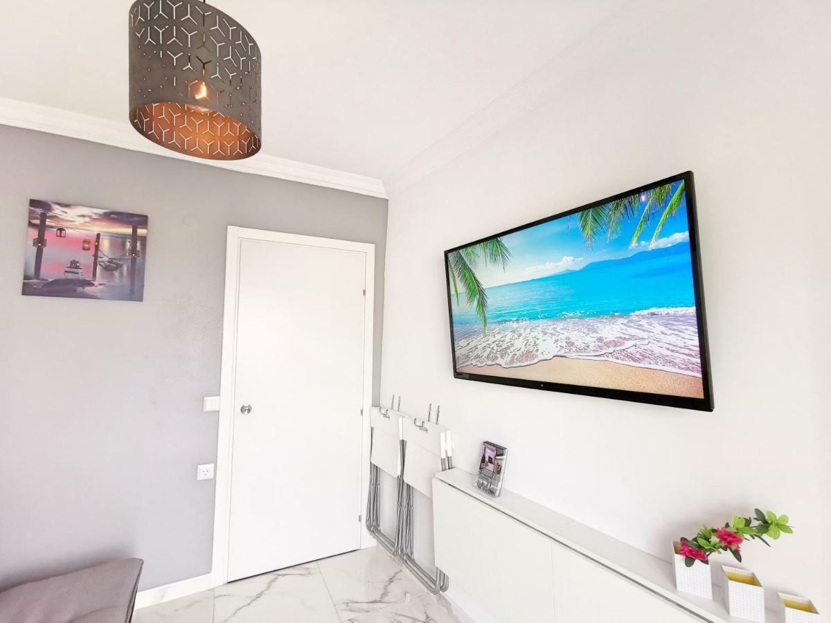 Pure Bliss Luxury Beachfront Apartment With Panoramic Sea Views, Electric Bbq, Gym Equipment And More Agia Trias Exteriör bild