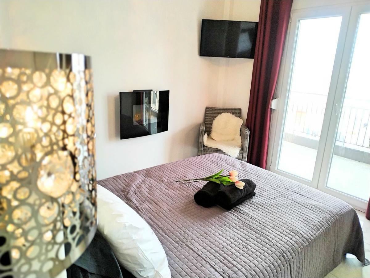 Pure Bliss Luxury Beachfront Apartment With Panoramic Sea Views, Electric Bbq, Gym Equipment And More Agia Trias Exteriör bild